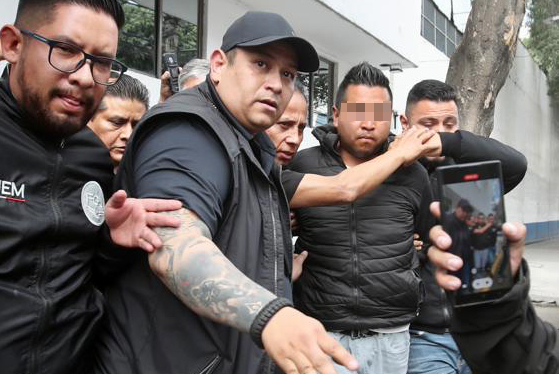 Sergio 'N', el hombre que arrojó a un perrito a un cazo con aceite, era policía de la SSC