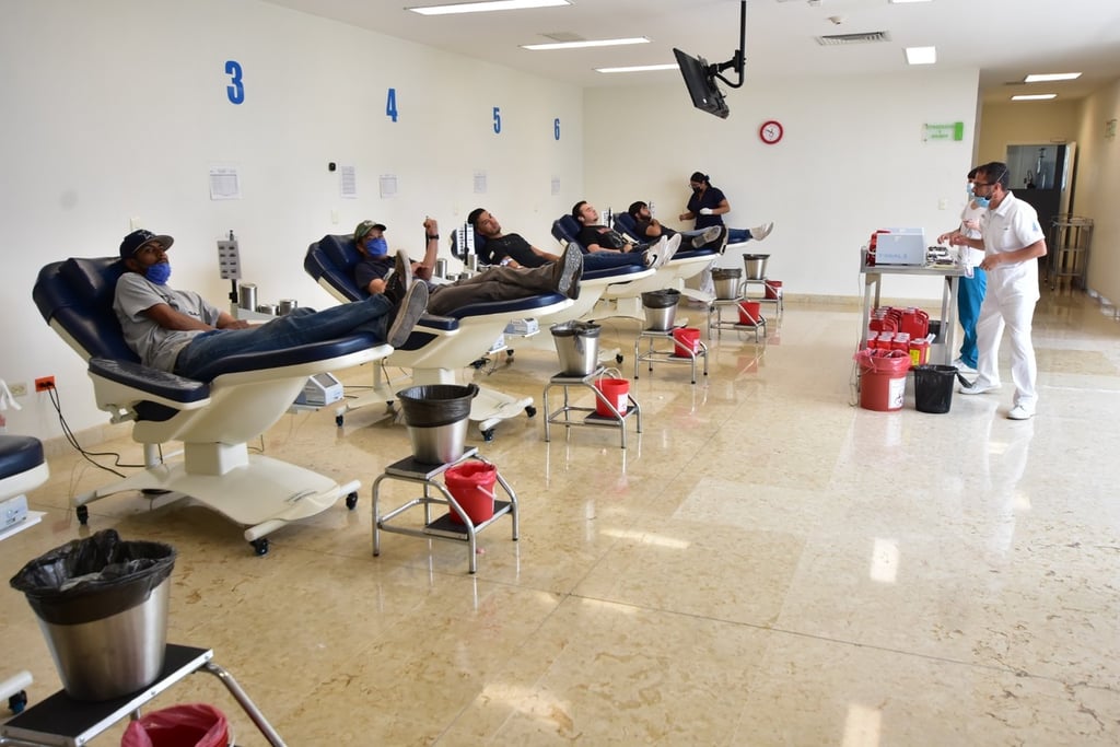 Fraudes. Muchos se ofertan afuera de los hospitales para donar sangre e inclusive consiguen justificantes de donación falsos y la gente les paga y no los vuelve a ver.