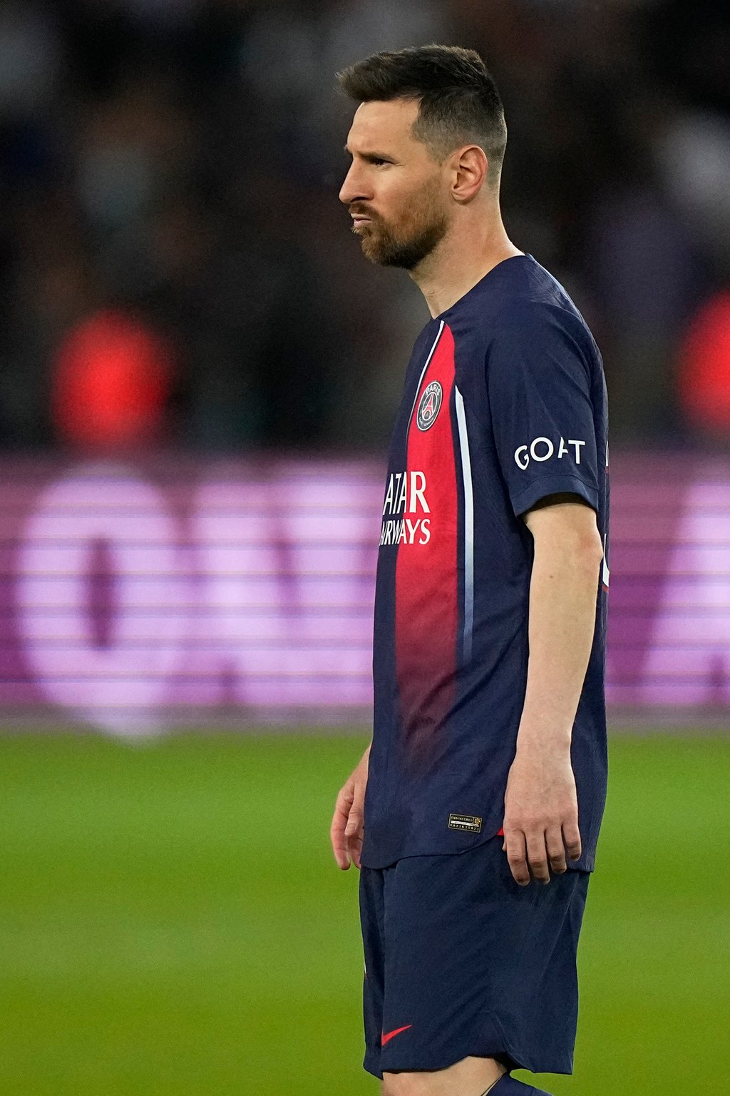 Partida. Messi se despidió de París en el Parque de los Príncipes, ante el Clermont, con una nueva derrota.