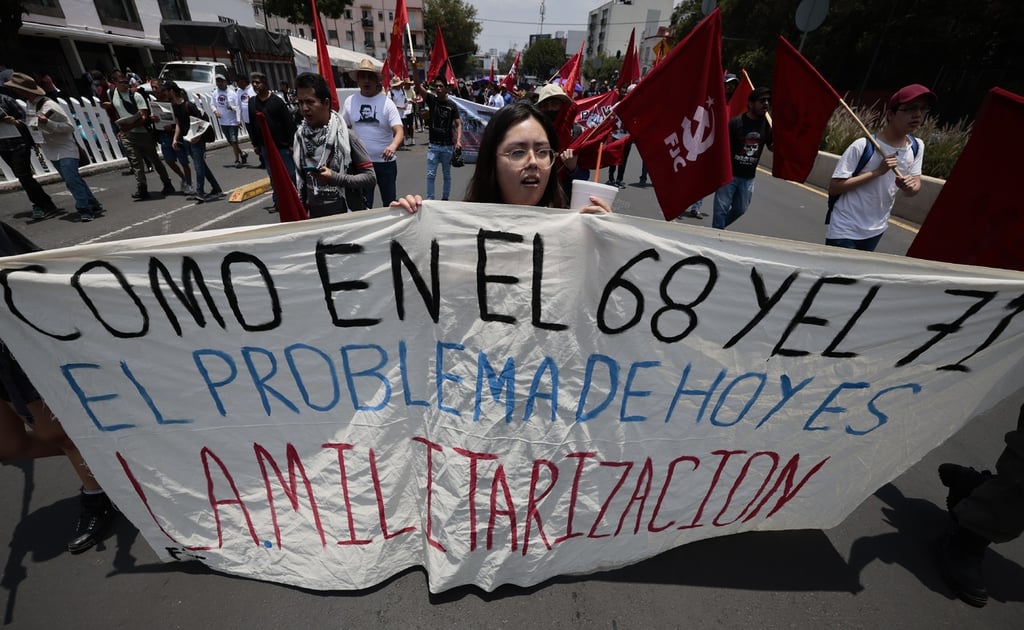 Reacción. En la marcha se gritaron reclamos de justicia por las decenas de estudiantes asesinados aquel día de 1971.