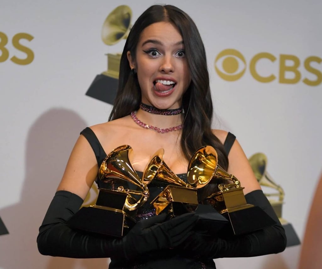 En el 2022 fue la Artista Revelación de los Grammy, ceremonia en la que recibió varios premios. El material saldrá a la luz a finales de mes, sin embargo, en su sitio oficial cientos de fans ya adquirieron el disco en preventa.