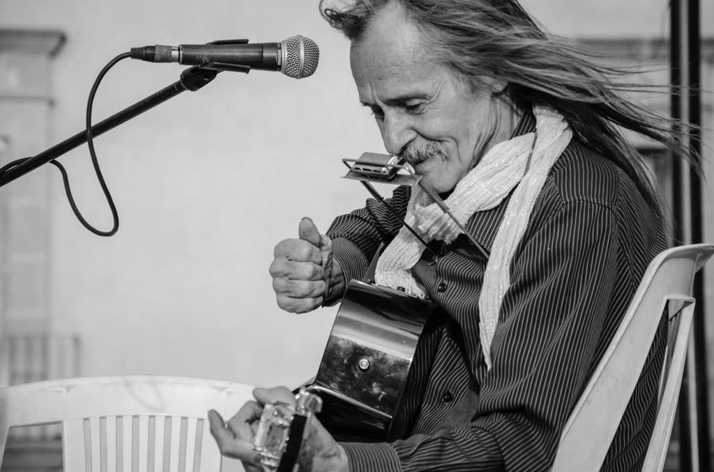 Inédito. Tras abrir la exposición, en el recinto se presentarán cinco canciones nuevas del músico.