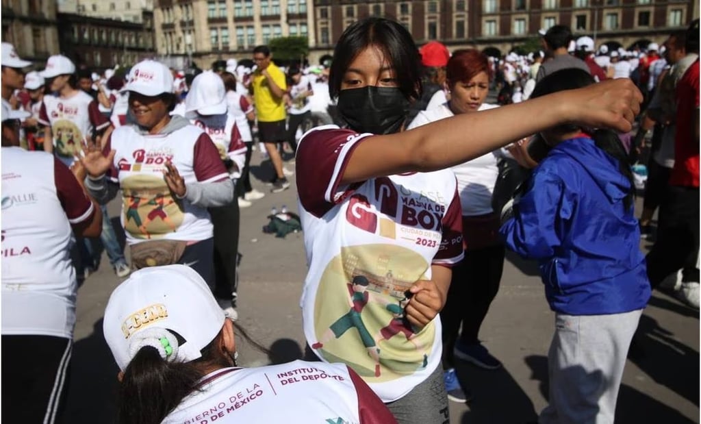 Se reunieron más de 30 mil personas en el Zócalo. (EL UNIVERSAL)