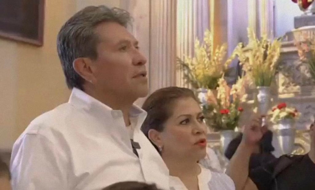 Monreal visita al Santo Niño de Atocha, en víspera de iniciar el proceso interno de Morena