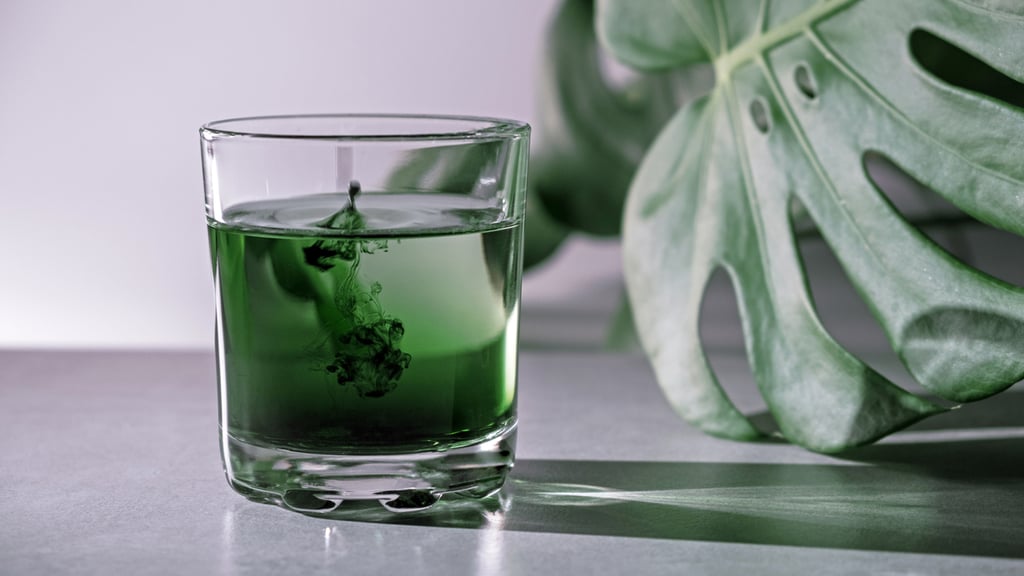 Uso.Para aquellas personas a las que les cuesta beber agua durante el día, aportar un toque de sabor con la clorofila -como ocurre también con el agua con limón- puede ser una buena forma de potenciar su consumo.