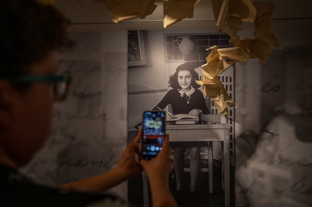 Equipo. La exposición, que durará hasta mayo de 2024, es el único proyecto que han autorizado fuera de Países Bajos, en colaboración con la casa de Ana Frank (Ámsterdam), con más de 160 imágenes provenientes de la colección.