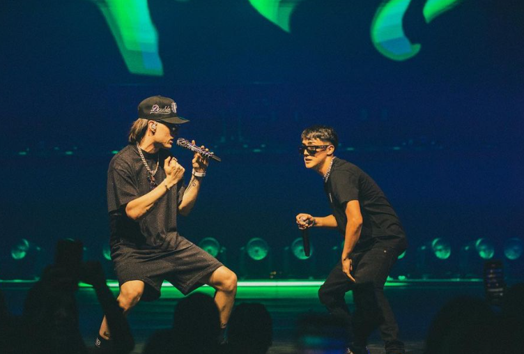 Después de La bebé, Peso Pluma apunta por otro éxito en el reguetón