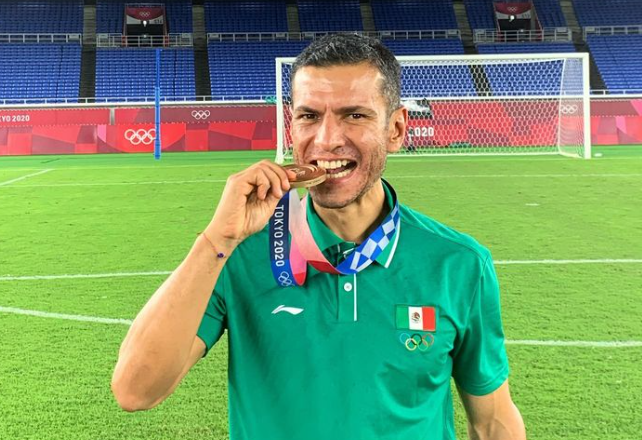 El entrenador interino de México es hijo de dos famosos actores mexicanos