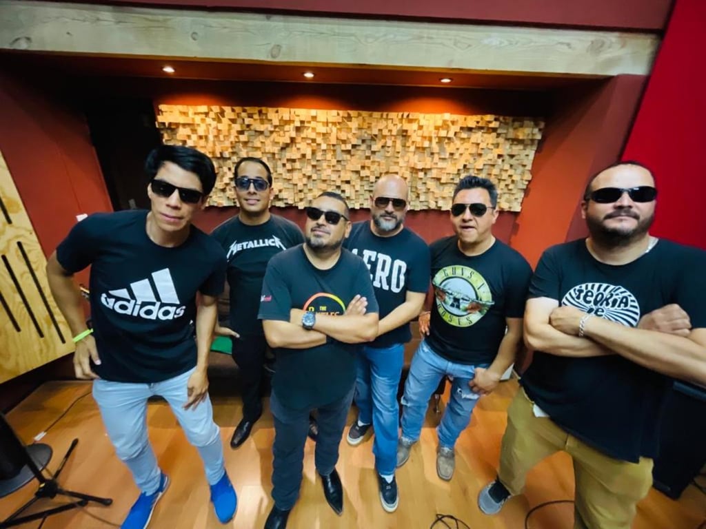 Músicos. Guapos del Barrio es una banda de músicos duranguenses con trayectoria en la música  además de ser fieles seguidores de la música de Hombres G.