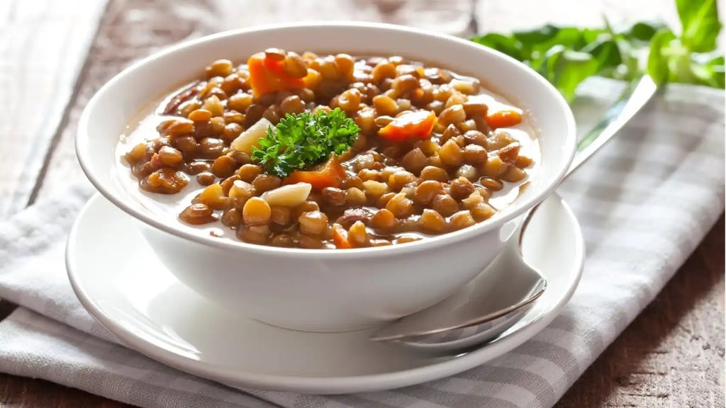 Si no estás habituado a consumir lentejas, empieza con raciones pequeñas y ves aumentando gradualmente la frecuencia y la cantidad.