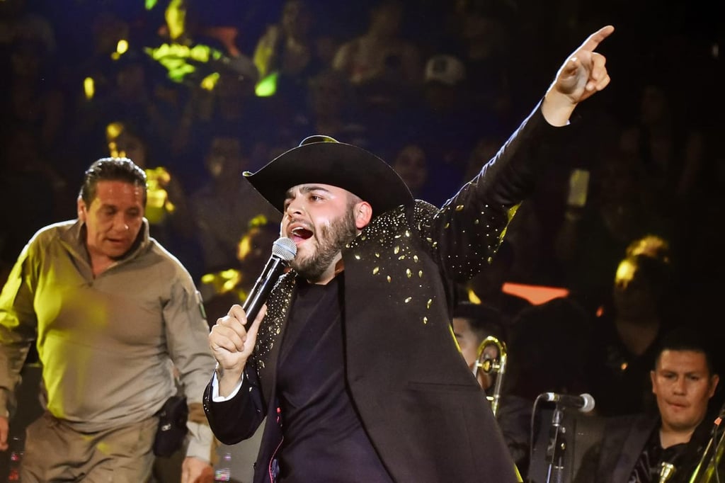 Impresiona Gerardo Ortiz en su concierto desde el Palenque de Gómez Palacio