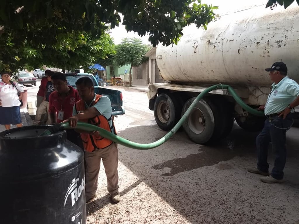 Pipas. En cuatro municipios de Durango se abastece de agua potable a alrededor de 25 mil habitantes a través de pipas, pero es por descompostura de sus sistemas de abasto de agua.