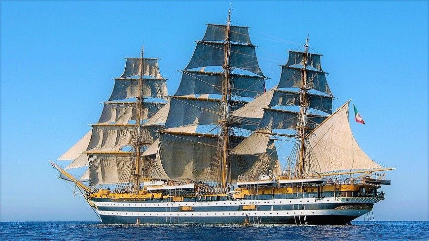 El Amerigo Vespucci normalmente permanece atracado en el puerto de Génova. (ESPECIAL)