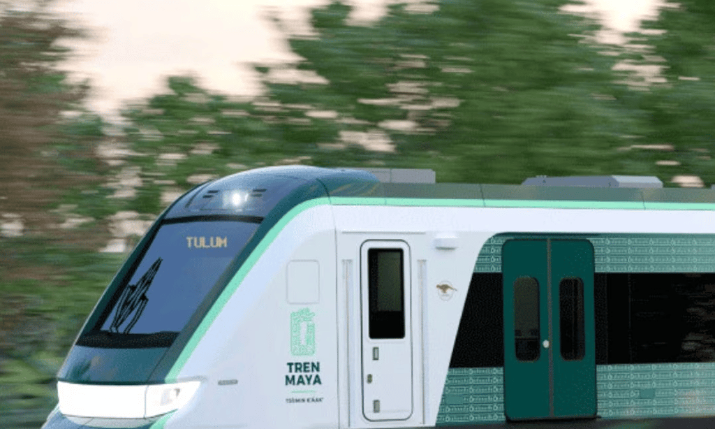 Este lunes 3 de julio salió, a las 05:00 horas, el primer tren de cuatro vagones del Tren Maya de la planta de Alstom, en Ciudad Sahagún, Hidalgo. (ESPECIAL)