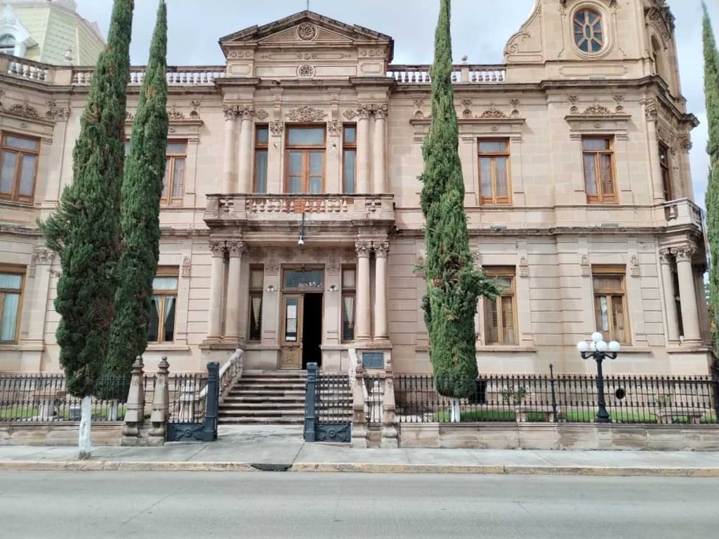 Cambios. El recintó amplía su horario y renueva las cédulas, ahora en inglés y braille.
