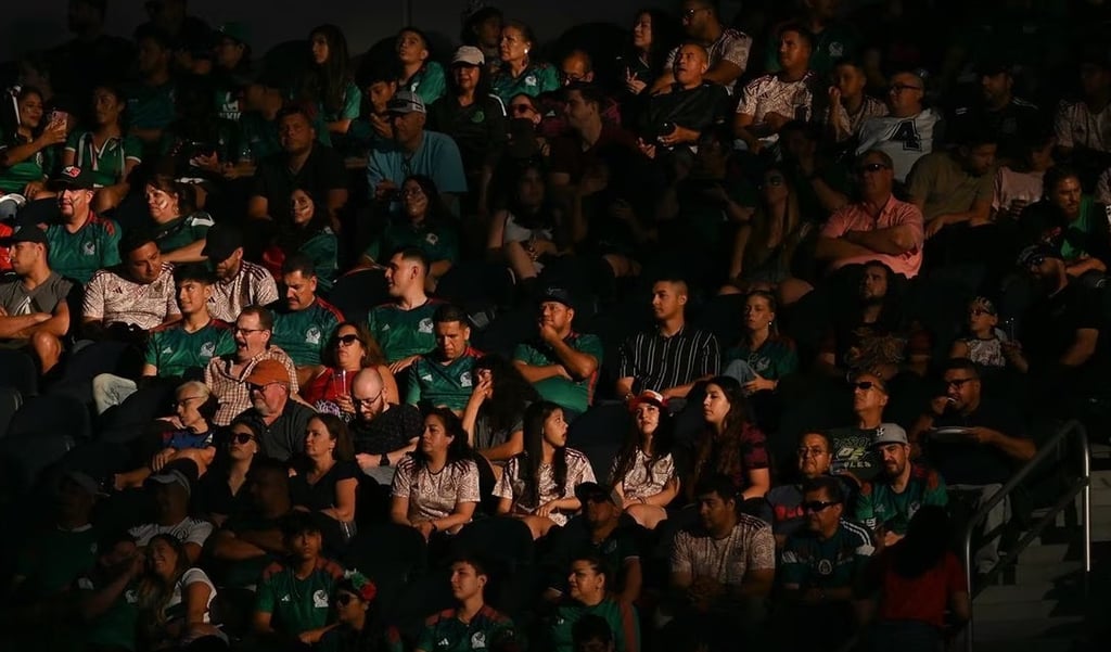 VIDEO: Aficionados mexicanos vuelven a pelear, ahora en el partido de México vs Costa Rica