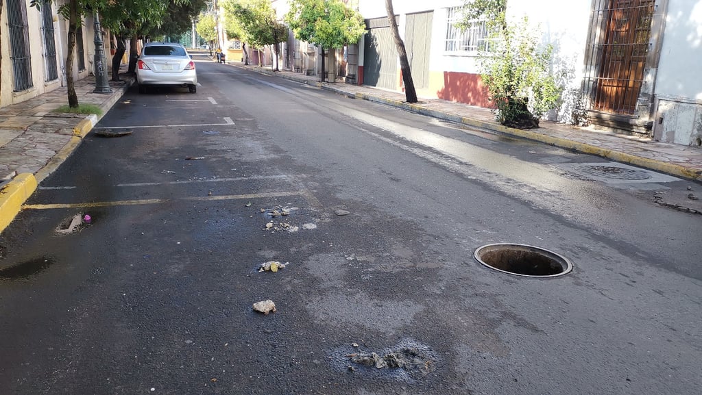 Peligro. Se incrementó, con la temporada de lluvias, la incidencia de alcantarillas que se quedaron abiertas, lo que representa un riesgo. 