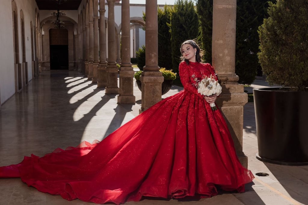 Laura Ximena festeja sus XV Años