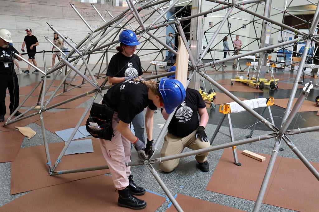 Un domo geodésico es una construcción semiesférica.