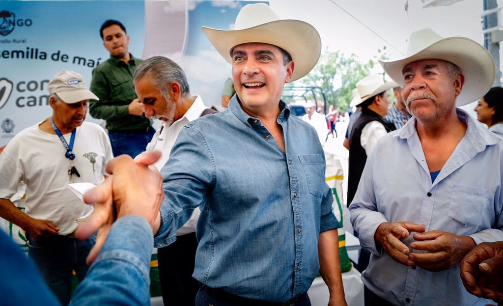 Semilla. Entrega de 100 toneladas de semilla de avena y 296 bultos de maíz para 38 comunidades