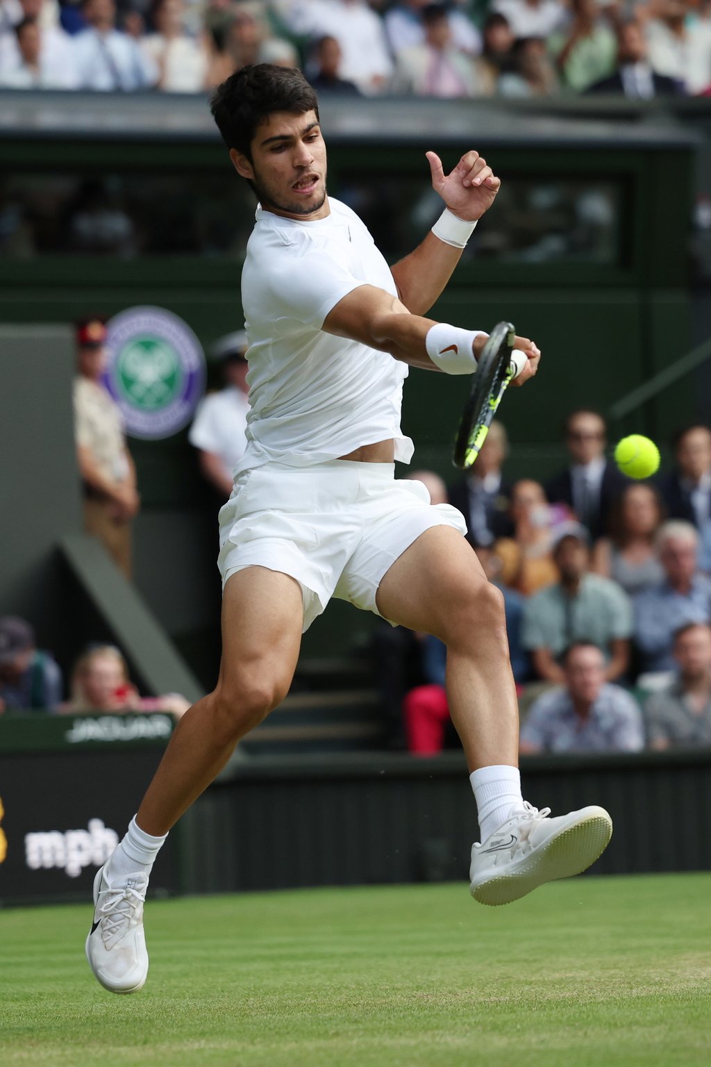 Semifinalista. El español Carlos Alcaraz ganó al danés Holger Rune (7-6 (3), 6-4 y 6-4) y jugará sus primeras semifinales en Wimbledon, contra el ruso Daniil Medvedev.