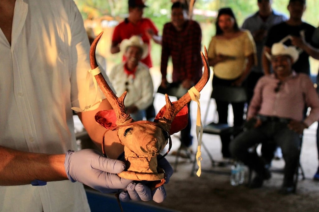 Objetos. La nación yaqui de Sonora recibió el Maaso Koba y sus objetos ceremoniales, que fueron repatriados desde Suecia. 