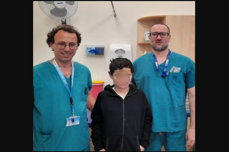 El equipo de cirujanos apuntó que Hassan solo tenía una tasa de supervivencia del 50 %, y su recuperación fue casi un milagro.
(TWITTER)