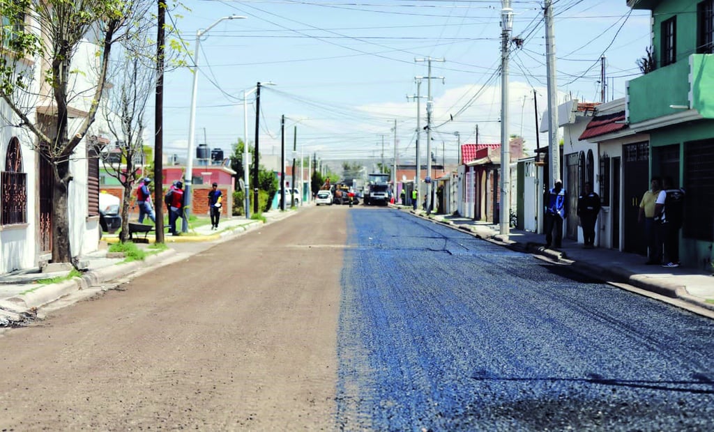 Pavimentan tres calles en Jardines de San Antonio