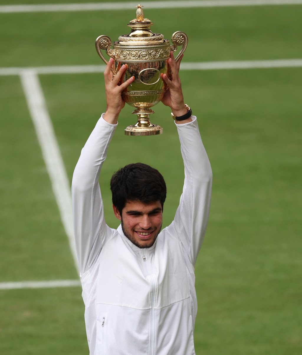 Campeón. El español Carlos Alcaraz conquistó su primer Wimbledon al derrotar al serbio Novak Djokovic.