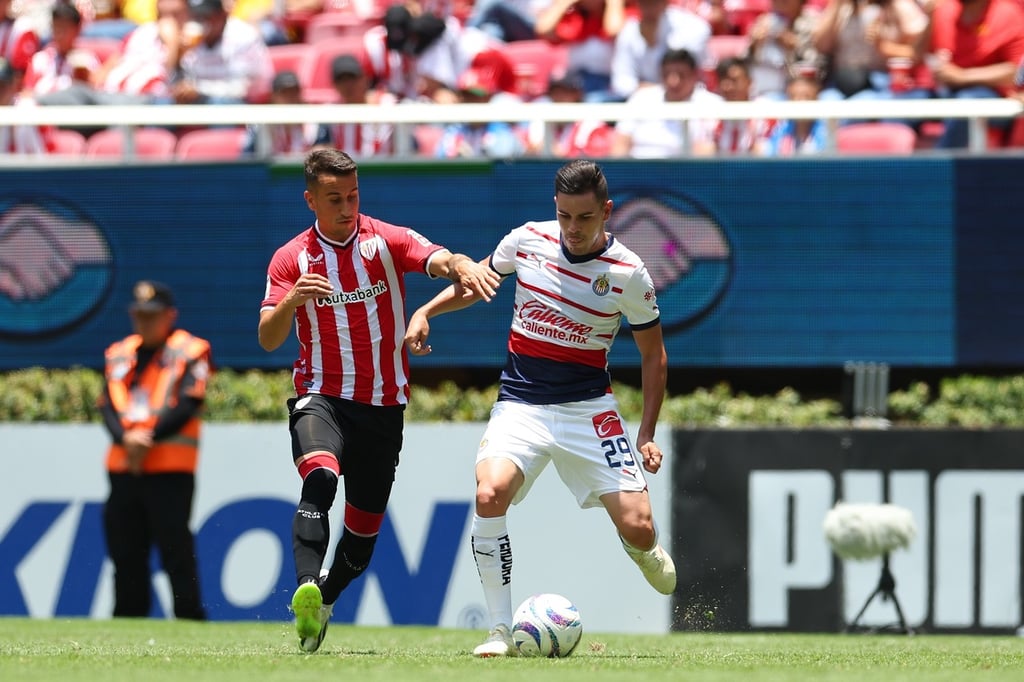 Trofeo. En un duelo de rojiblancos y donde cada uno hizo respetar su casa, Chivas derrota al Athletic Club y se alza con el Trofeo Árbol de Gernika.