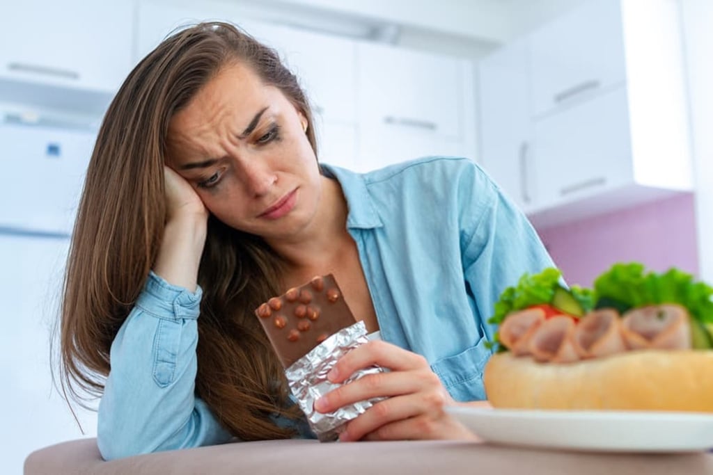 El estrés o saltearse las comidas puede provocar ansiedad por lo dulce.