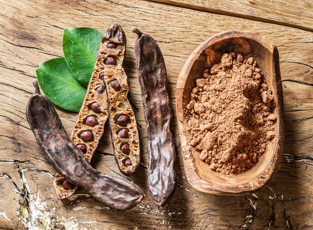 Las semillas tienen color marrón-violáceo, forma almendrada y el tamaño de un garbanzo.