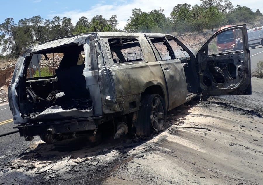 Se incendia camioneta en la 'Súper' Durango-Mazatlán