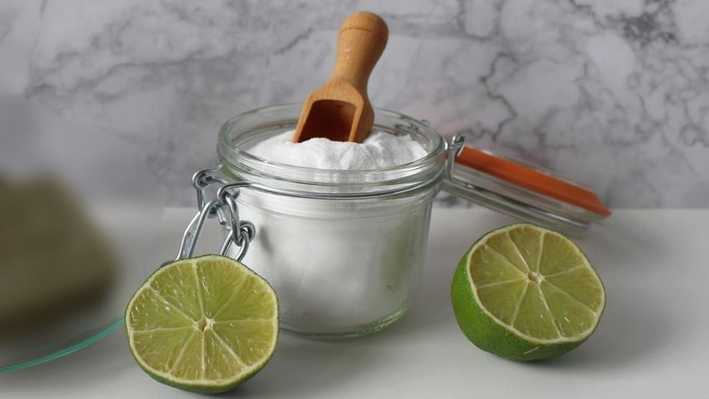 El limón es considerado un excelente desodorizante y ayuda a neutraliza los olores.