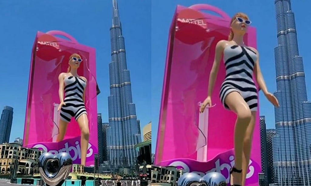 VIDEO: Barbie gigante 'cobra vida' y pasea en las calles de Dubái
