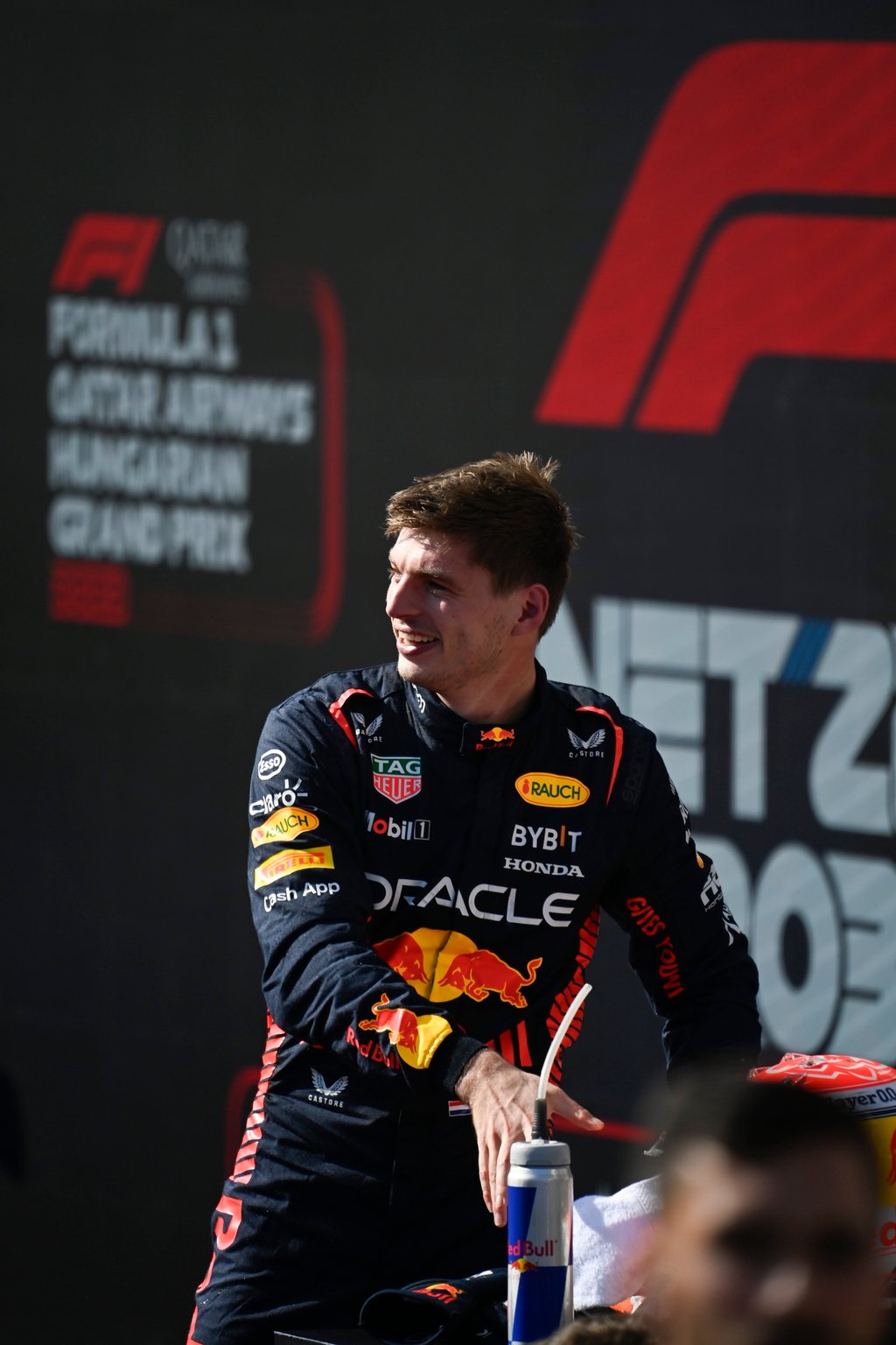 Extra. La Federación Internacional del Automóvil (FIA) sancionó a 'Mad Max' por modificar su monoplaza más de la cuenta.