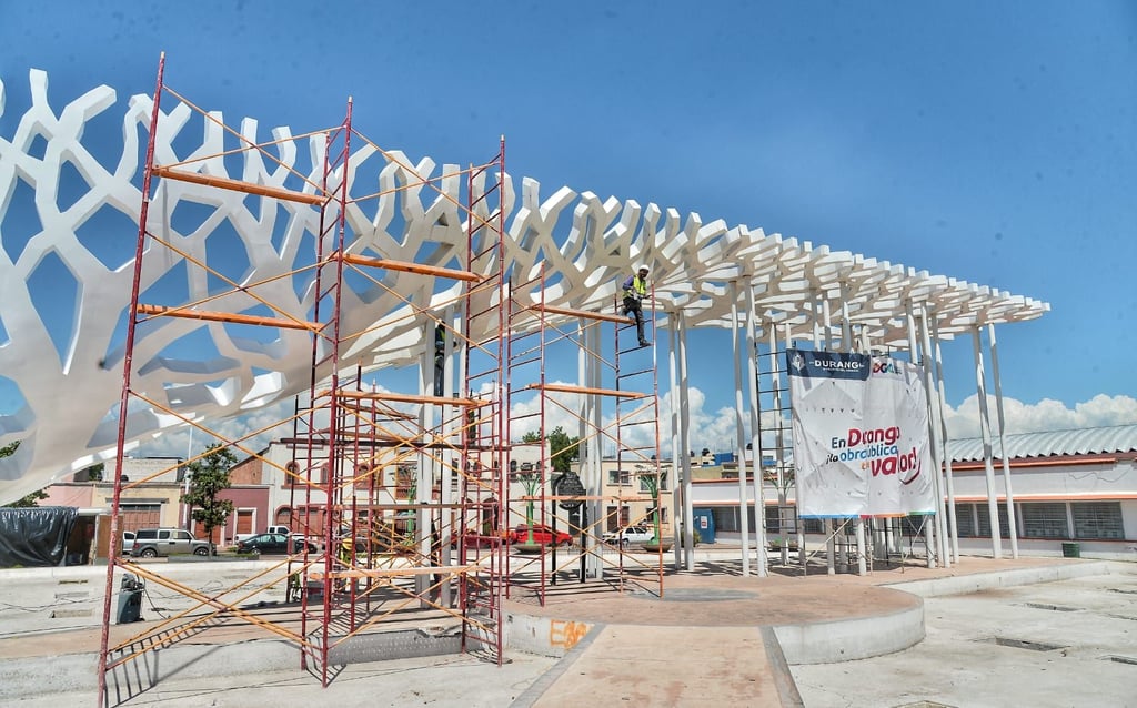 Tras años de descuido, se realizan trabajos de rehabilitación en la Plaza Hito 450