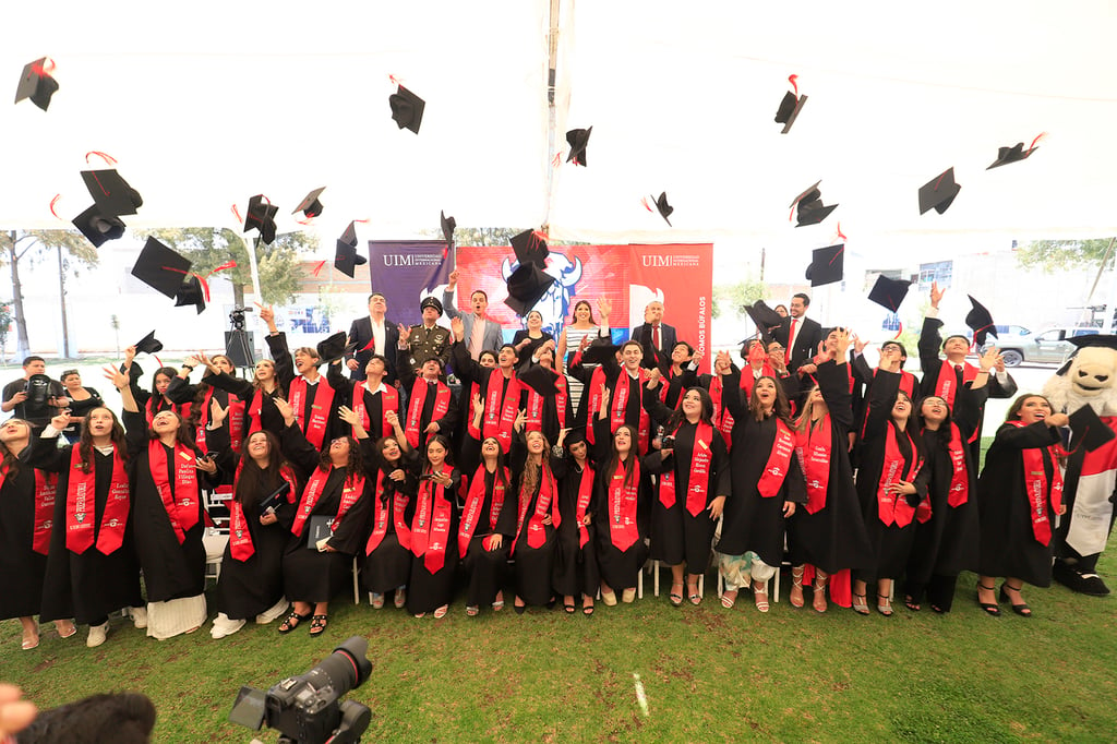 UIM celebra graduación de preparatoria