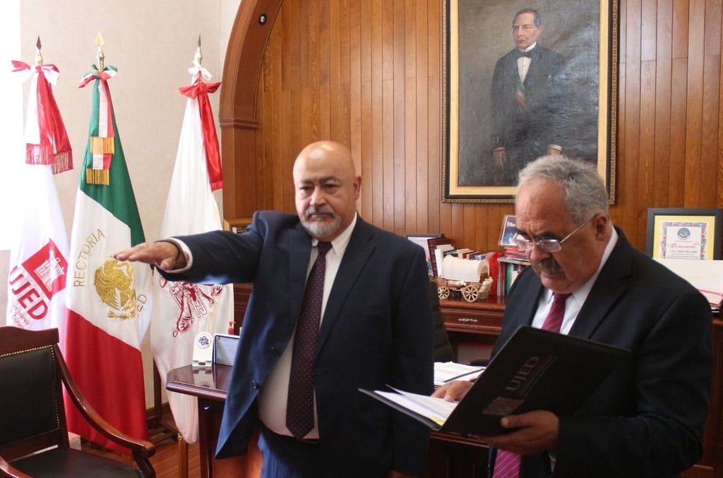 En la UJED se ha desempeñado como catedrático en la Facultad de Psicología, Facultad de Ciencias de la Cultura Física y Deporte, y la Facultad de Economía, Contaduría y Administración.