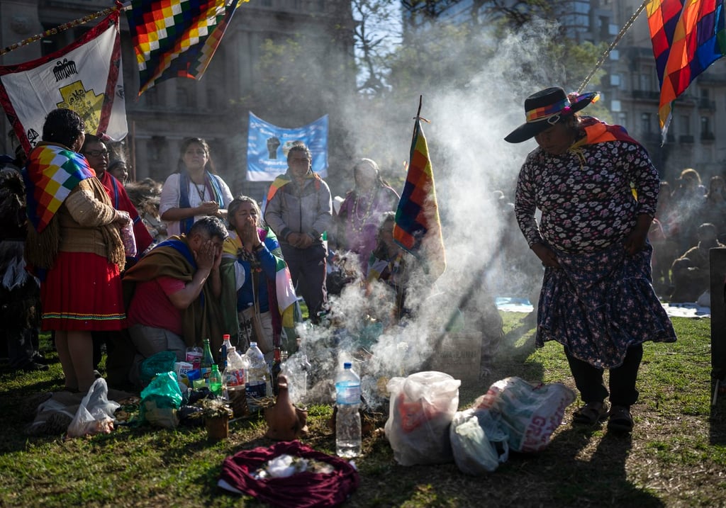 Los manifestantes exigen que el Congreso apruebe la Ley de Propiedad Comunitaria Indígena.