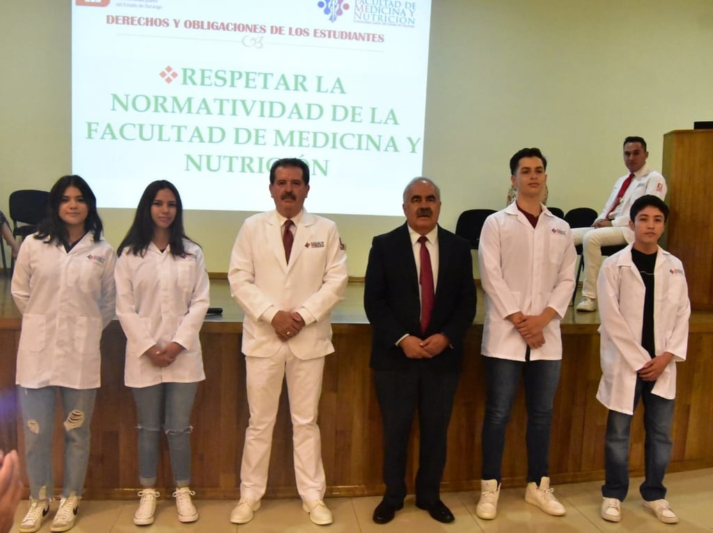 Se eligió a los mejores y los instó a comprometerse con sus estudios para conseguir sus objetivos y que lleguen a ser médicos y nutriólogos de excelencia. 