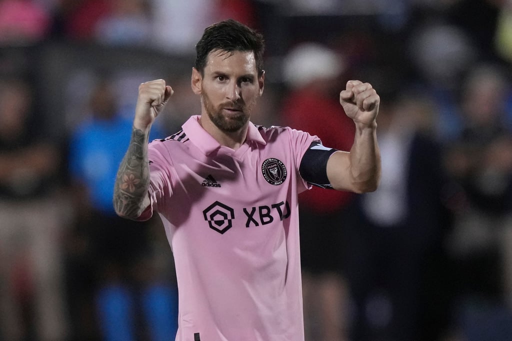 Goleador. El astro argentino Lionel Messi convirtió dos goles para guiar a su equipo a la siguiente fase.