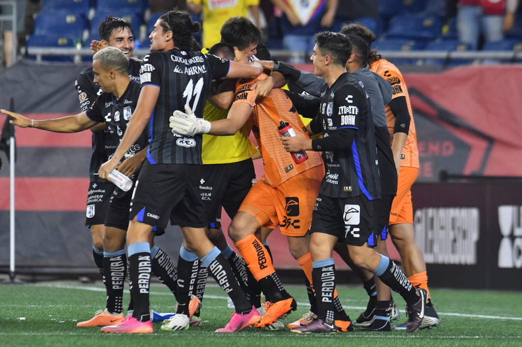Héroe. Con la gran actuación de su arquero, los Gallos Blancos avanzaron a los cuartos de final de la Leagues Cup.