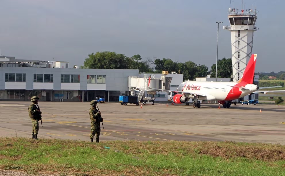 En la maleta había un artefacto explosivo con un cordón detonante y temporizadores. (EFE)