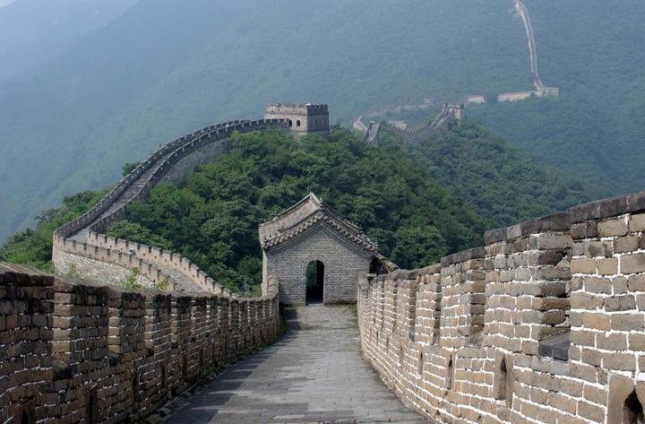 La red muestra la cooperación entre la comunidad para construir y mantener el sistema de drenaje.