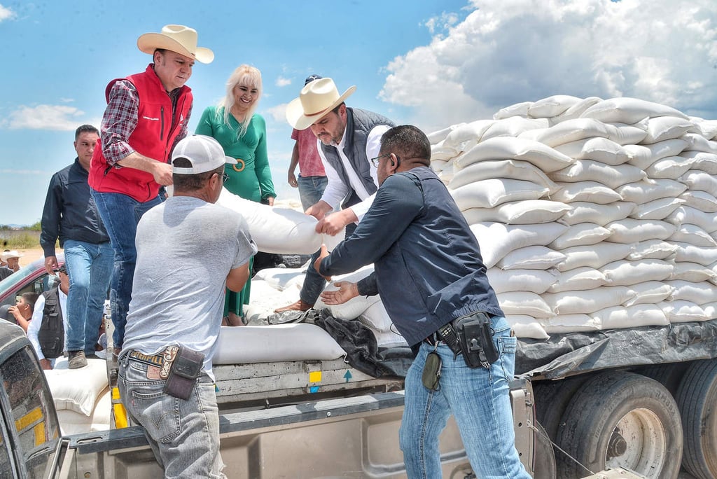 Siembra. Tras hacer entrega de varias toneladas de frijol pinto saltillo, los campesinos ya solo esperan las lluvias.