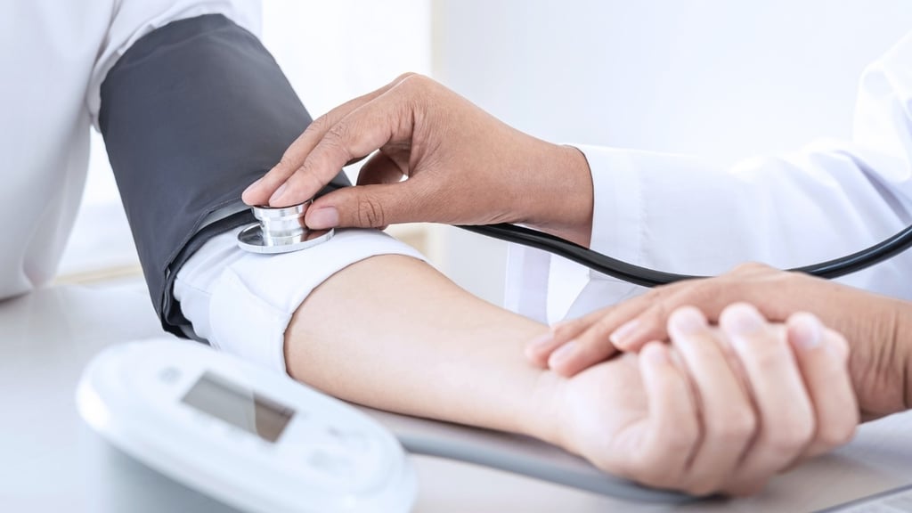 A considerar. En la mayoría de los países, la tensión se expresa en milímetros de mercurio, aunque en el mundo hispánico se suele indicar en centímetros.