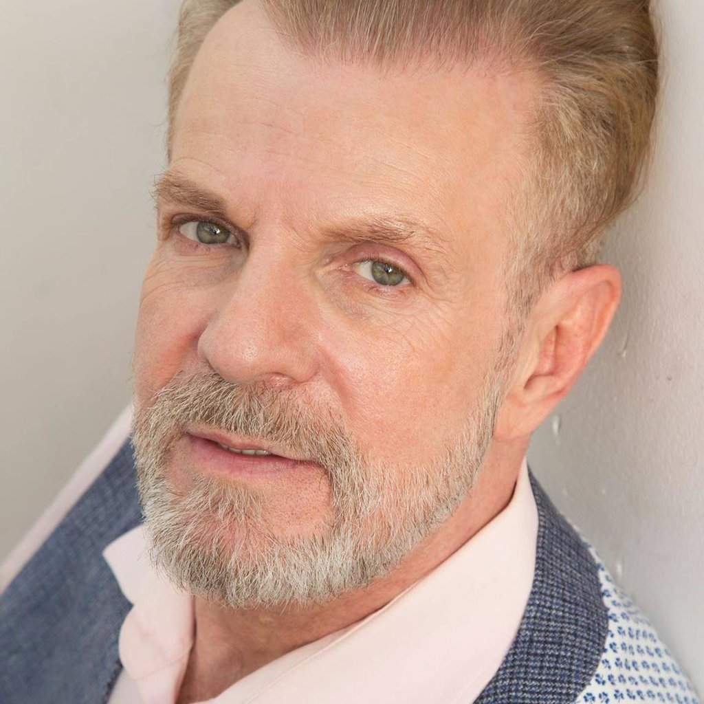 Carrera. Tomasi es una figura consolidado en el cine, teatro y televisión con más de 60 premios y reconocimientos.