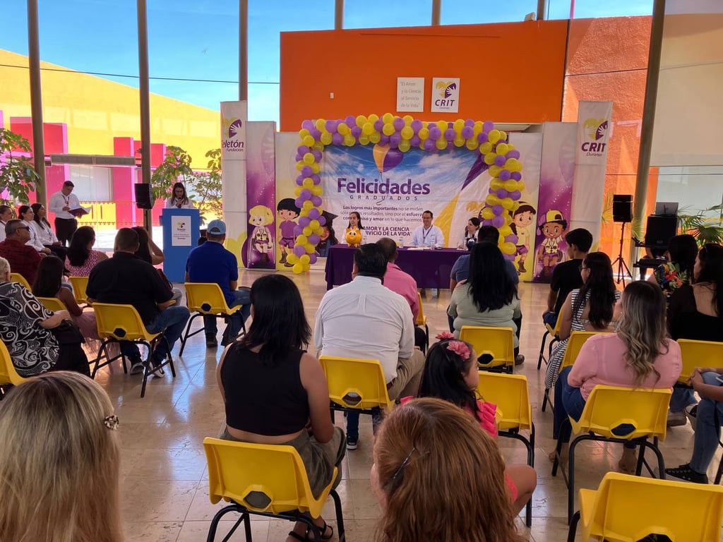 Se gradúan nueve pequeños del CRIT Durango