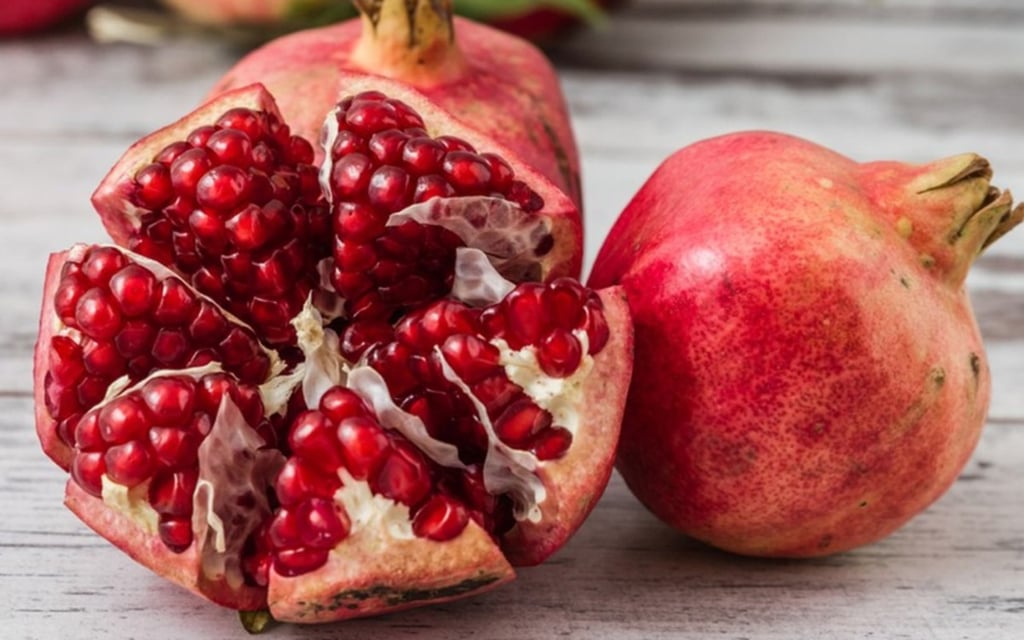 La granada es muy rica en minerales, sobre todo potasio, al igual que fósforo, magnesio.